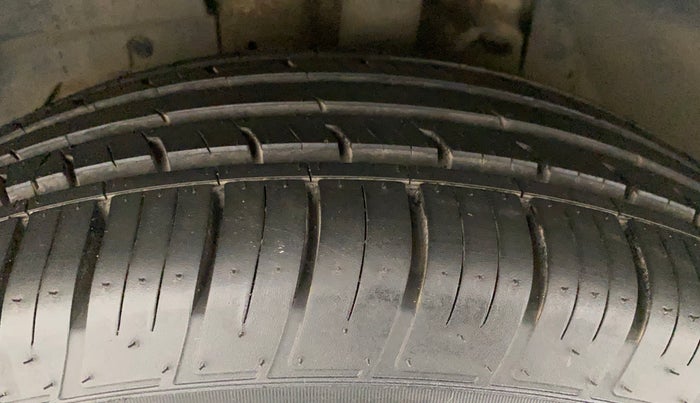 2018 Mahindra XUV500 W11 AT, Diesel, Automatic, 60,820 km, Left Front Tyre Tread