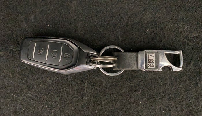 2018 Mahindra XUV500 W11 AT, Diesel, Automatic, 60,820 km, Key Close Up