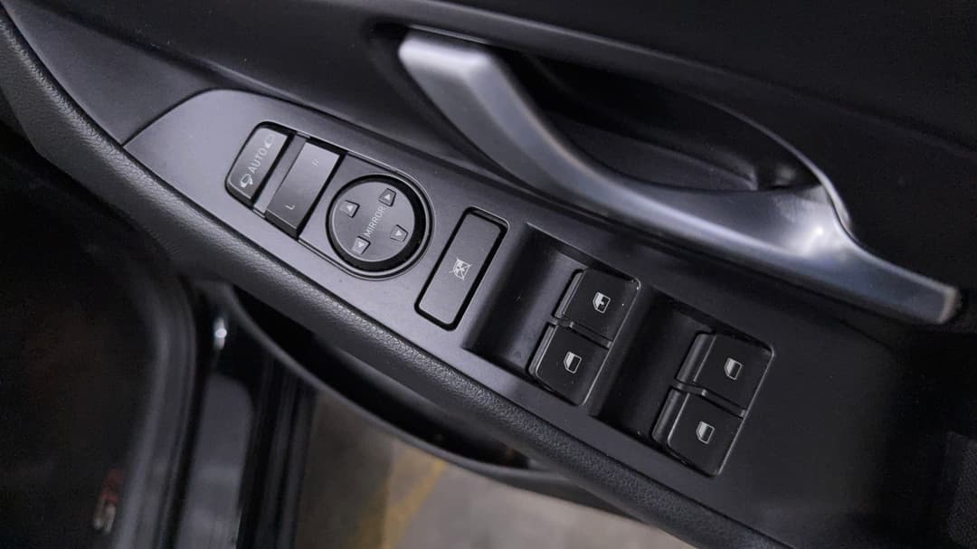 2017 Hyundai i30 Sr, Automatic, 135492 km, Drivers Side Door Panel Controls