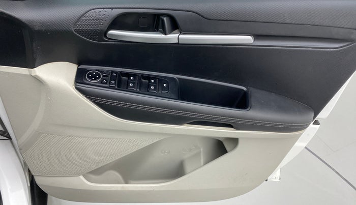 2021 KIA SONET HTX 1.0 IMT, Petrol, Manual, 14,169 km, Driver Side Door Panels Control