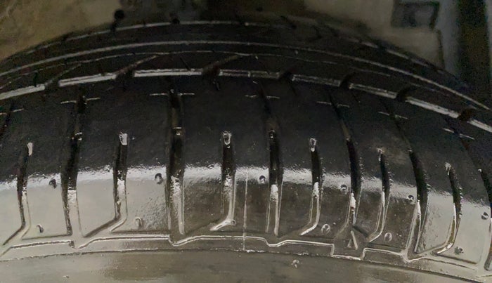 2012 Maruti Ertiga VXI, Petrol, Manual, 68,138 km, Left Rear Tyre Tread