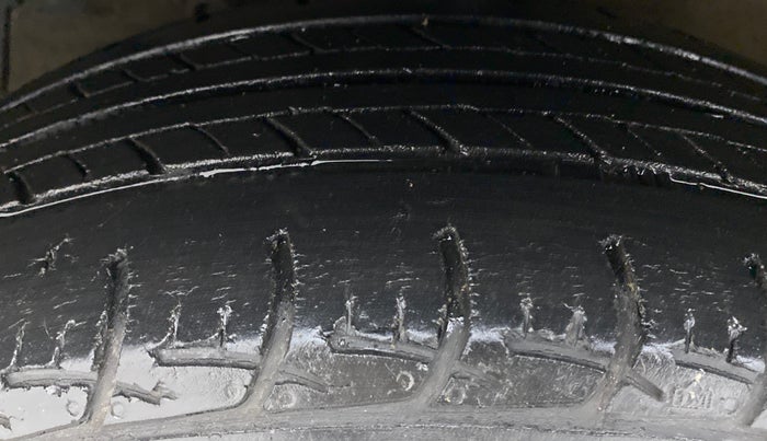 2018 Maruti Ertiga VXI CNG, CNG, Manual, 50,873 km, Left Front Tyre Tread