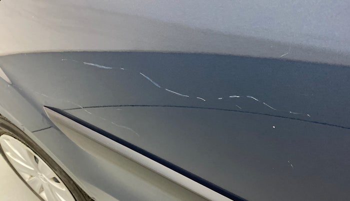 2018 Maruti Ertiga VXI CNG, CNG, Manual, 50,873 km, Right rear door - Minor scratches