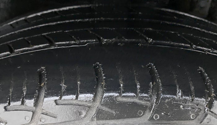 2018 Maruti Ertiga VXI CNG, CNG, Manual, 50,873 km, Left Rear Tyre Tread