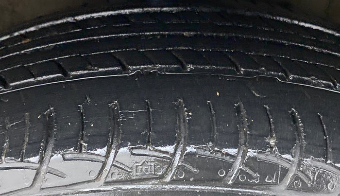 2018 Maruti Ertiga VXI CNG, CNG, Manual, 50,873 km, Right Front Tyre Tread