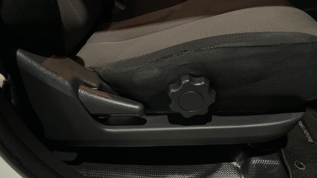 2018 Mitsubishi Triton Glx (4x4), Automatic, 98788 km, Drivers Side Adjustment Panel