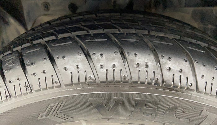 2017 Ford Figo Aspire 1.2 TITANIUM PETROL, Petrol, Manual, 42,832 km, Left Front Tyre Tread