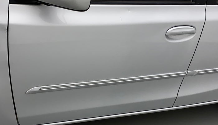 2011 Toyota Etios G, Petrol, Manual, 71,426 km, Front passenger door - Slight discoloration