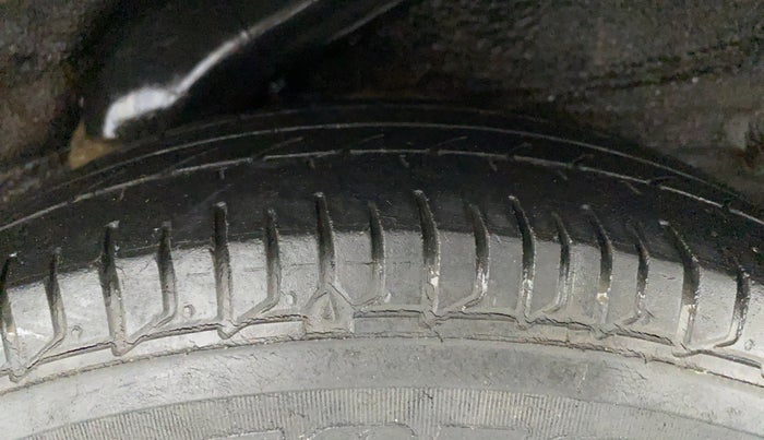 2010 Hyundai i10 MAGNA 1.1 IRDE2, Petrol, Manual, 45,200 km, Left Rear Tyre Tread