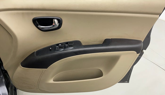2010 Hyundai i10 MAGNA 1.1 IRDE2, Petrol, Manual, 45,200 km, Driver Side Door Panels Control