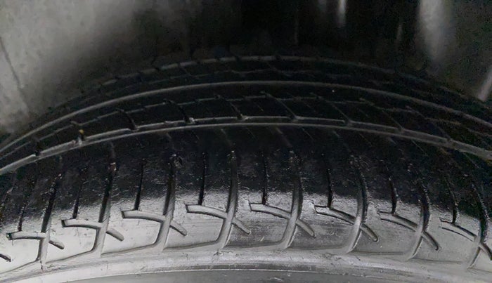 2016 Volkswagen Polo HIGHLINE1.2L, Petrol, Manual, 52,043 km, Left Rear Tyre Tread