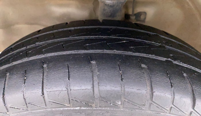2014 Maruti Wagon R 1.0 VXI, Petrol, Manual, 76,342 km, Left Front Tyre Tread