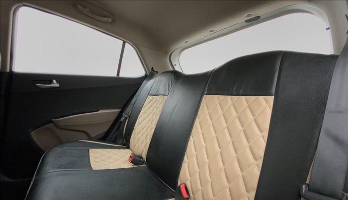 2015 Hyundai Grand i10 SPORTZ 1.1 CRDI, Diesel, Manual, 87,143 km, Right Side Rear Door Cabin