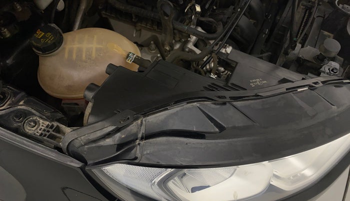 2018 Ford Ecosport TITANIUM + 1.5L PETROL AT, Petrol, Automatic, 58,392 km, Right headlight - Clamp has minor damage