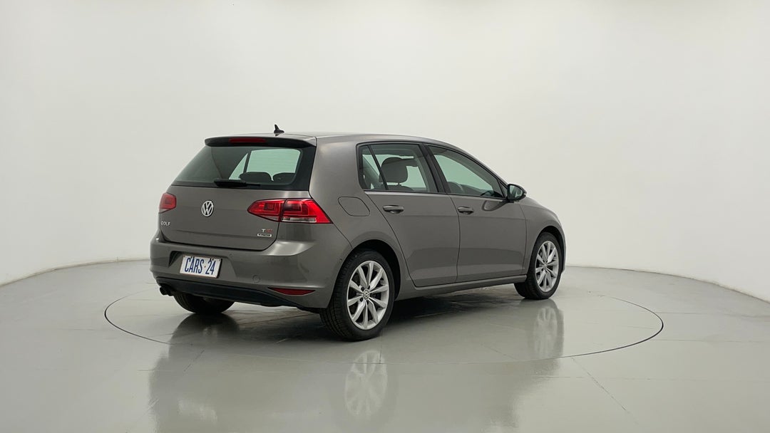 2016 Volkswagen Golf 110 Tsi Highline, Automatic, 93585 km, Right Back Diagonal (45- Degree) View