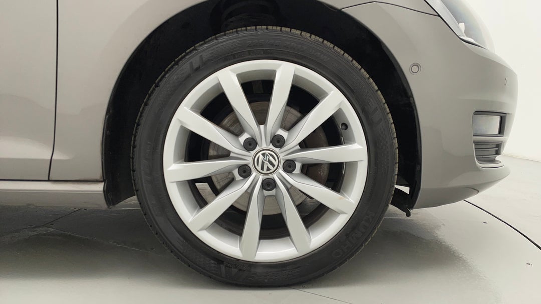 2016 Volkswagen Golf 110 Tsi Highline, Automatic, 93585 km, Right Front Wheel