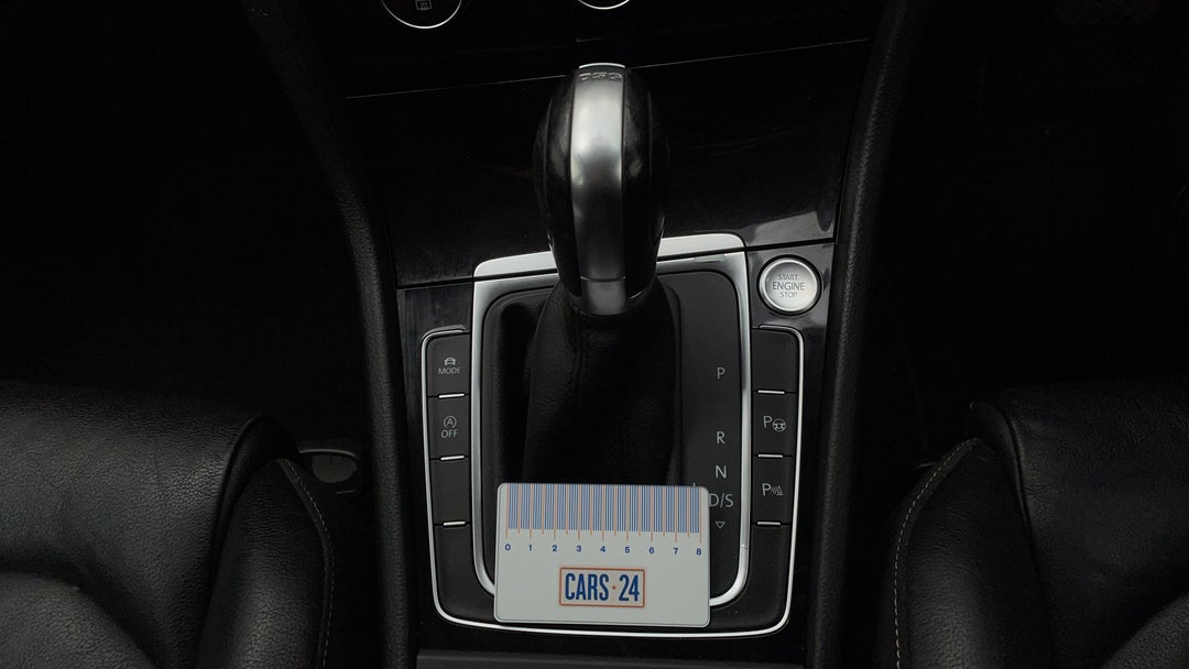 2016 Volkswagen Golf 110 Tsi Highline, Automatic, 93585 km, Gear Lever Knob Wear