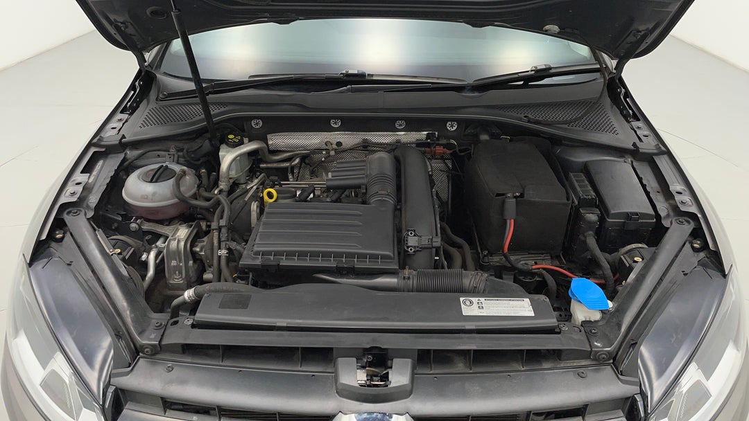 2016 Volkswagen Golf 110 Tsi Highline, Automatic, 93585 km, Open Bonnet (Engine)