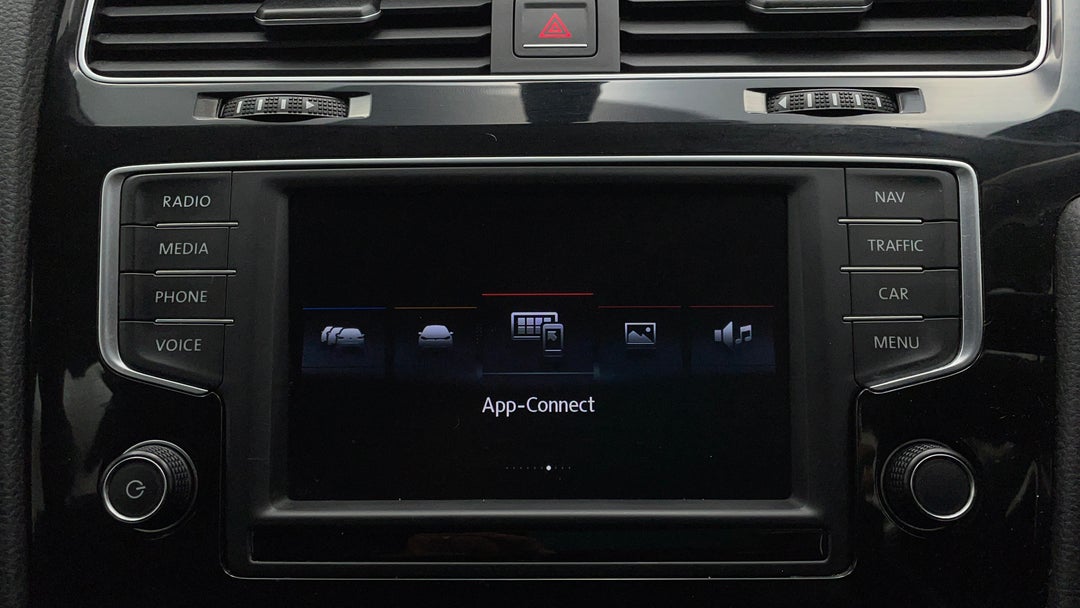 2016 Volkswagen Golf 110 Tsi Highline, Automatic, 93585 km, Infotainment System