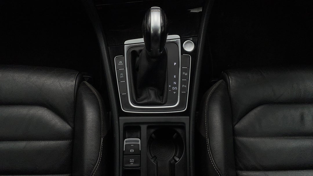 2016 Volkswagen Golf 110 Tsi Highline, Automatic, 93585 km, Gear Lever 