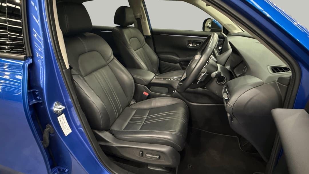 2023 Honda Zr-v Vti Lx, Automatic, 22322 km, Right Side Front Door Cabin View