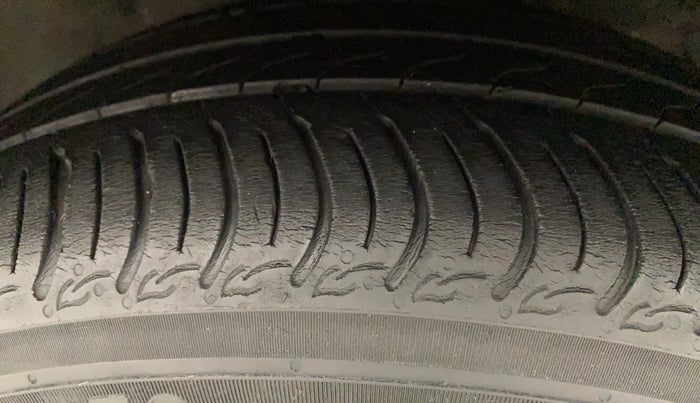 2019 Ford New Figo TITANIUM 1.2 PETROL MT, Petrol, Manual, 35,504 km, Right Front Tyre Tread