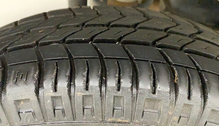2018 Maruti Eeco 5 STR WITH A/C+HTR, Petrol, Manual, 13,179 km, Right Rear Tyre Tread