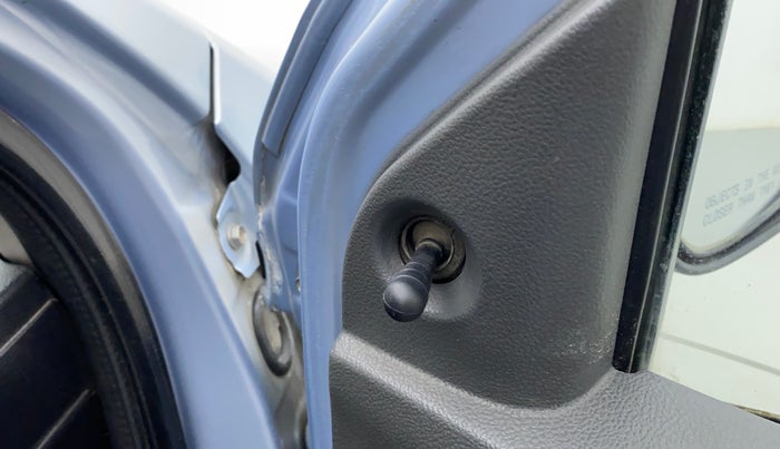 2012 Toyota Etios Liva GD, Diesel, Manual, 1,35,805 km, Right rear-view mirror - ORVM knob broken and not working