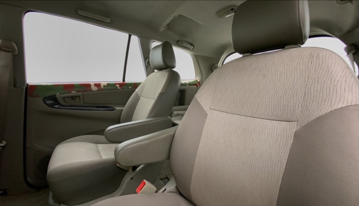 2013 Toyota Innova 2.5 GX 7 STR BS IV, Diesel, Manual, 1,13,551 km, Right Side Door Cabin View