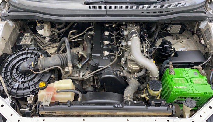 2013 Toyota Innova 2.5 GX 7 STR BS IV, Diesel, Manual, 1,13,551 km, Engine Bonet View