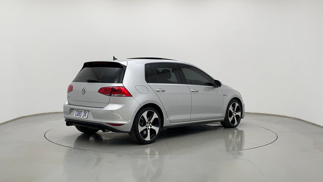 Right Back Diagonal (45- Degree) View