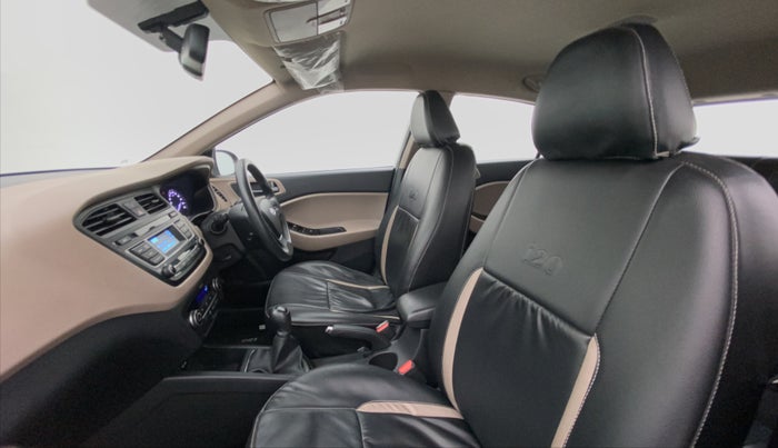 2016 Hyundai Elite i20 SPORTZ 1.2, Petrol, Manual, 25,697 km, Right Side Front Door Cabin View