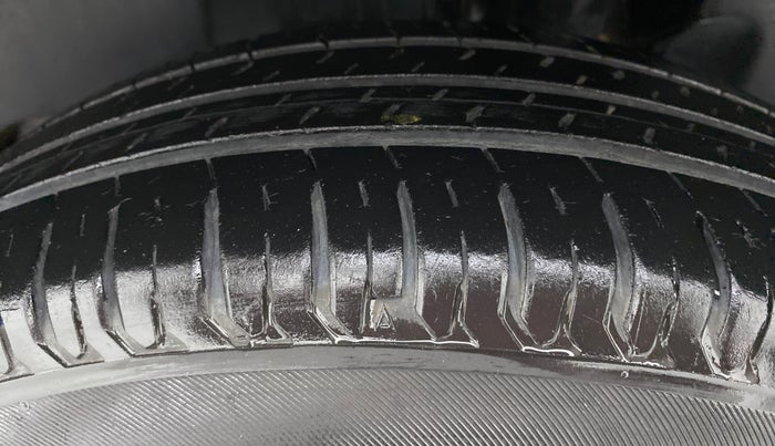 2018 Maruti Swift VXI D, Petrol, Manual, 36,046 km, Left Rear Tyre Tread