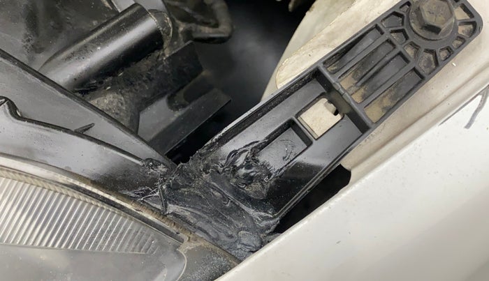 2017 Renault Kwid RXT 1.0 AMT (O), Petrol, Automatic, 63,670 km, Left headlight - Clamp has minor damage