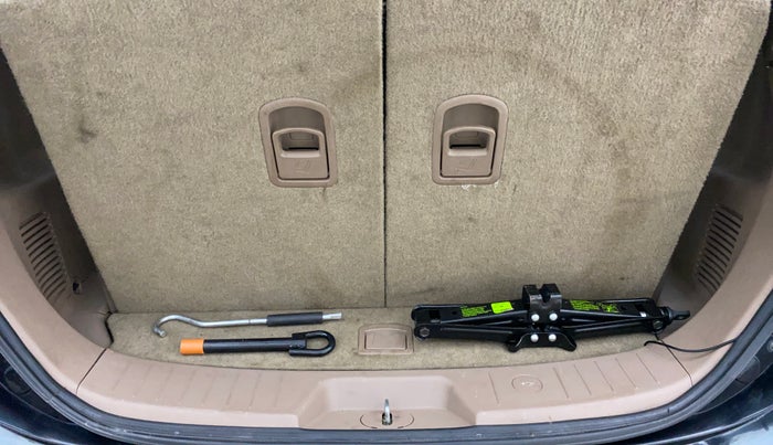 2013 Mahindra XUV500 W8, Diesel, Manual, 80,620 km, Boot Inside