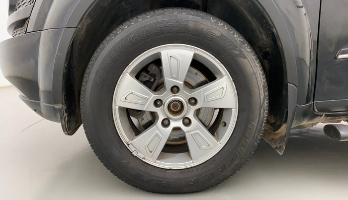 2013 Mahindra XUV500 W8, Diesel, Manual, 80,620 km, Left Front Wheel