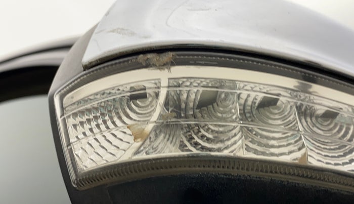 2013 Mahindra XUV500 W8, Diesel, Manual, 80,620 km, Right rear-view mirror - Indicator light has minor damage