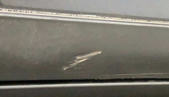 2013 Mahindra XUV500 W8, Diesel, Manual, 80,620 km, Right running board - Minor scratches