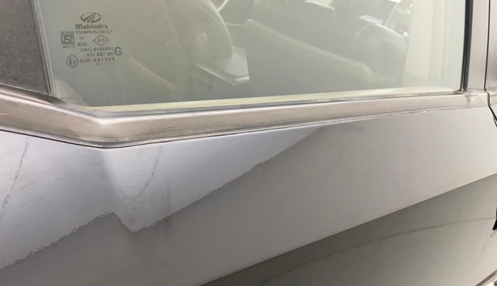 2013 Mahindra XUV500 W8, Diesel, Manual, 80,620 km, Right rear door - Weather strip has minor damage