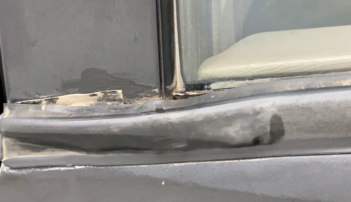 2013 Mahindra XUV500 W8, Diesel, Manual, 80,620 km, Rear left door - Weather strip has minor damage