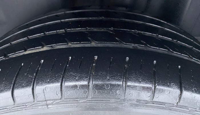 2020 Volkswagen Vento HIGHLINE PLUS 1.0 TSI MT, Petrol, Manual, 33,100 km, Left Rear Tyre Tread