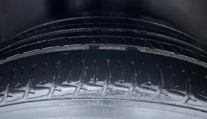 2020 Volkswagen Vento HIGHLINE PLUS 1.0 TSI MT, Petrol, Manual, 33,100 km, Right Rear Tyre Tread