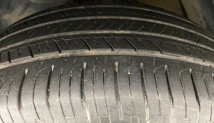 2018 Hyundai Tucson 2WD MT PETROL, Petrol, Manual, 33,151 km, Left Front Tyre Tread