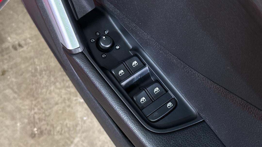 2021 Audi Q2 35 Tfsi Design (1.4 Tfsi), Automatic, 35107 km, Drivers Side Door Panel Controls