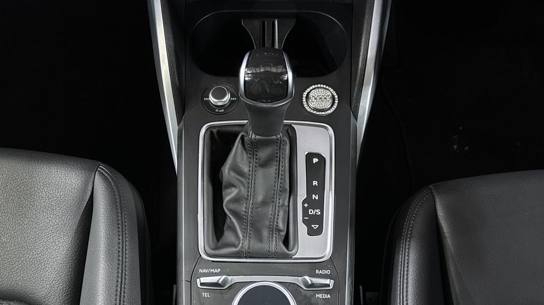 2021 Audi Q2 35 Tfsi Design (1.4 Tfsi), Automatic, 35107 km, Gear Lever 