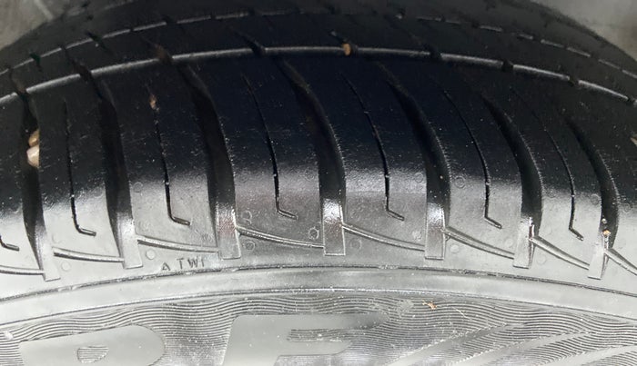 2015 Hyundai Elite i20 SPORTZ 1.4, Diesel, Manual, 66,901 km, Right Front Tyre Tread