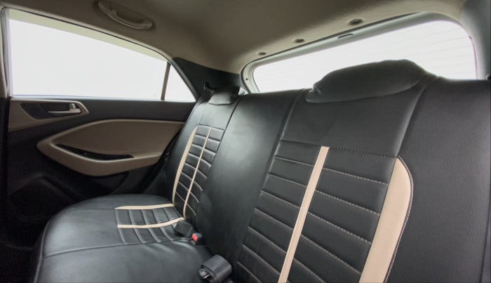 2015 Hyundai Elite i20 SPORTZ 1.4, Diesel, Manual, 66,901 km, Right Side Rear Door Cabin