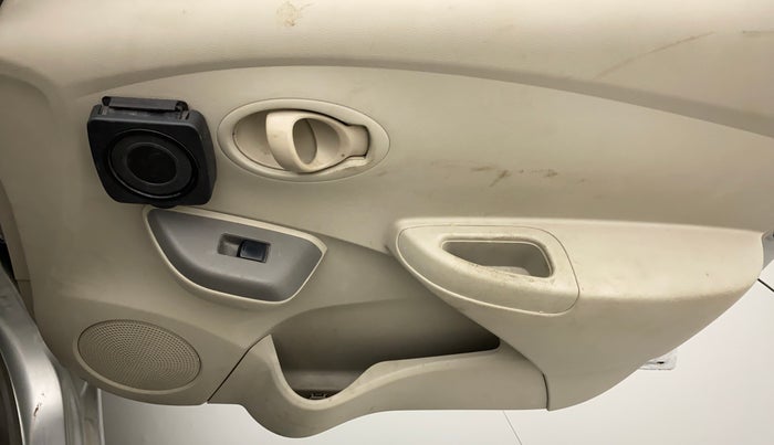 2014 Datsun Go T, Petrol, Manual, 65,039 km, Driver Side Door Panels Control