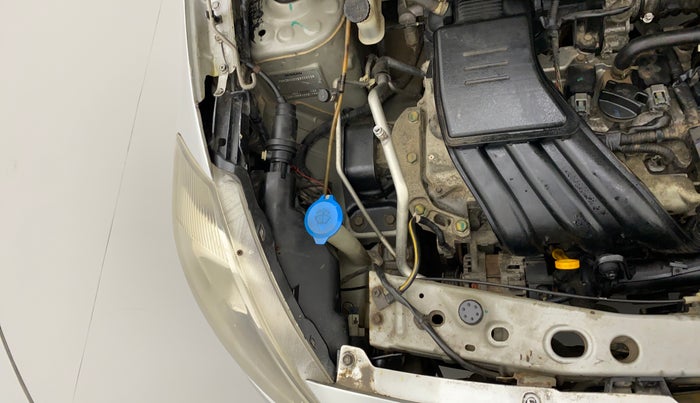 2014 Datsun Go T, Petrol, Manual, 65,039 km, Right headlight - Clamp has minor damage
