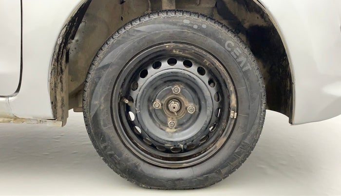 2014 Datsun Go T, Petrol, Manual, 65,039 km, Right Front Wheel